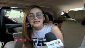 Mata Ayu Ting-Ting Bermasalah?