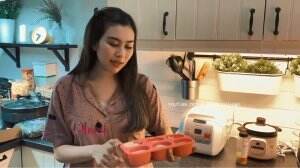 Syahnaz Masak Untuk Anak Kembarnya