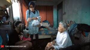 Ashanty Berbagi Rezeki Kepada Nenek Yang Memprihatinkan