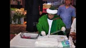 Opick Mencuci Rambut Nabi Muhammad Yang Ada Di Pondoknya