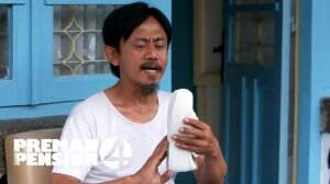Kang Mus Akhirnya Belikan Emak Sepatu Adinda - Preman Pensiun S4 Ep 11