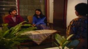 Doel Jenguk Jaenab Yang Lagi Sakit - Si Doel Anak Sekolahan