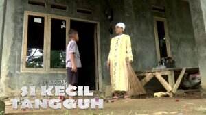 Semangat Indra Berjualan Nasi Goreng Dan Es Pensil