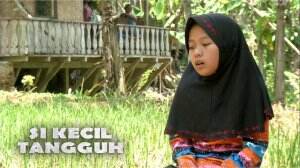 Sepulang Sekolah Mila Berkeliling Kampung Berjualan Keripik