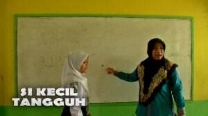 Keseharian Derra Bersekolah Dan Membantu Ibu Berjualan