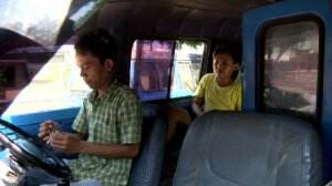 Menjadi Kenek, Dodo Membantu Nenek