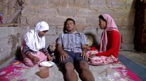 Hera Ikhlas Membantu Sang Ayah Yang Sakit-Sakitan