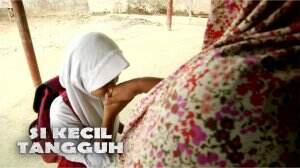 Dipa Membantu Ayah Dan Ibu Tanpa Lelah