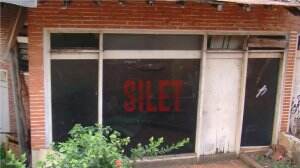 Misteri Villa Tua Kosong Di Depok & Penampakan Yang Muncul