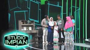 Keluarga Pak Asep Berhasil Membawa Semua Hadiah Pada Malam Hari ini