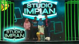 Perjuangan Keluarga Ibu Bonih Yang Berjualan Buah Keliling