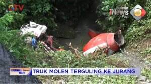 Truk Molen Terguling Ke Jurang