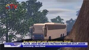 Olah TKP Bus Terjun Ke Jurang