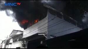 Diduga Akibat Arus Pendek Listrik, Sebuah Gudang Terbakar