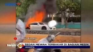 Mobil Sport Terbakar