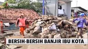 Begini Penampakan Tumpukan Sampah Pascabanjir di Kampung Pulo