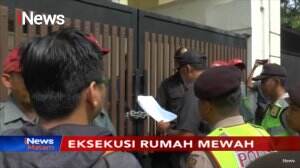 Pemilik Rumah Mewah Tolak Rumahnya Dieksekusi Petugas Pengadilan