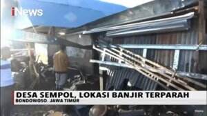 Warga Mulai Membersihkan Rumah Pasca Banjir Bandang di Bondowoso