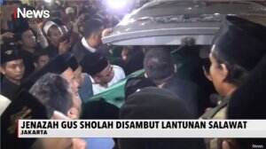 Gus Sholah Tutup Usia, Jenazah Disambut Ratusan Jamaah NU
