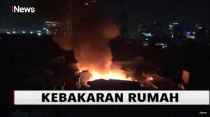 Kebakaran di Gunung Sahari Hanguskan Belasan Rumah