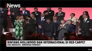 Billy Porter Kembali Tampil Heboh dengan Gaun Keemasan