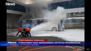 Bus Operasional Maskapai Garuda Indonesia di Bandara Internasional Soekarno Hatta Dilumat Api