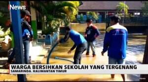 Masih Tergenang Banjir, Warga Samarinda Sapu Bersih Sampah Tersangkut