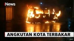 Sebuah Angkutan Kota di Lenteng Agung Ludes Terbakar