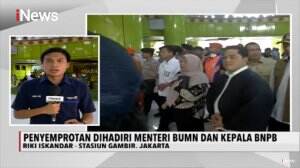 Cegah Wabah Virus Korona, Menteri BUMN dan Kepala BNPB Tinjau Penyemprotan Desinfektan di Stasiun Gambir