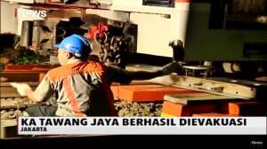 Gerbong KA Tawang Jaya yang Anjlok di Pondok Jati Berhasil Dievakuasi