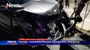 Minibus Ugal-ugalan Tabrak Mobil Bak Terbuka di Bundaran HI, Dua Orang Terluka