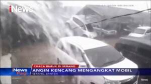Cuaca Buruk, Mobil Terangkat Akibat Angin Kencang di Serang