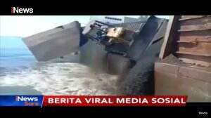 Viral! Pembatas Kapal Jebol, Ini Detik-detik Batubara Tercebur Laut