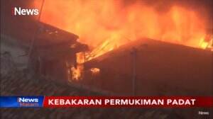 Diduga Korsleting Listrik, Pemukiman Padat di Jatinegara Luder Terbakar