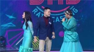 Iis Dahlia dan Ratu Rebutan Arnold