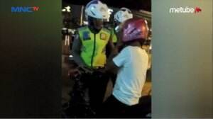 Tak Mau Ditilang, Pemuda Ini Menangis