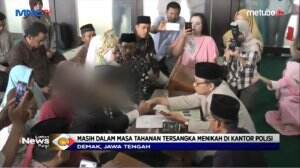 Mengharukan! Pasangan Ini Menikah Di Kantor Polisi