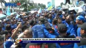 Aksi Unjuk Rasa Ribuan Buruh Tolak Draft RUU Omnibus Law Depan DPR RI Berujung Ricuh