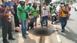Pria Paru Baya Mendadak Pingsan Di Jalan, Warga Takut