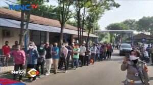 Polisi Bubarkan Antrian Mengular Perpanjangan SIM Dan Beri Dispensasi