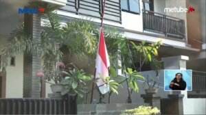 Masyarakat Kibarkan Bendera Setengah Tiang