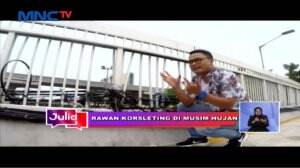 Kabel Semrawut Jadi ''Penumpang Gelap'' JPO di Jakarta