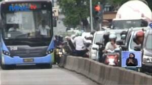 Pengendara Motor Kocar Kacir Karena Adanya Razia Jalur Busway