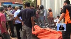 Sopir Truk Tewas Saat Mengemudi, Warga Eksekusi Jenazah Tanpa APD