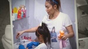 Ayu Dewi Mengajarkan Anak Bersih-Bersih Rumah Sedari Dini