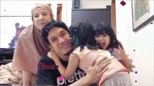 Desta dan Natasha Menguji Anak-Anaknya Untuk Tahan Godaan