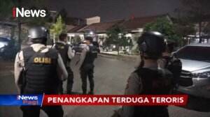 Densus 88 Tangkap Terduga Teroris di Rumah Mewah, Bandung - iNews Pagi 15-10