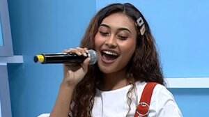 Bikin Merinding Suara Novia Bachmid Nyanyi Lagu Judi - Rumah Seleb Eps. 204