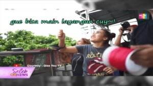 Keseruan Artis Ayu Ting Ting Main Layangan