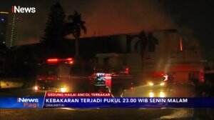 Gedung Kosong Bekas Arena Bowling di Ancol Ludes Terbakar